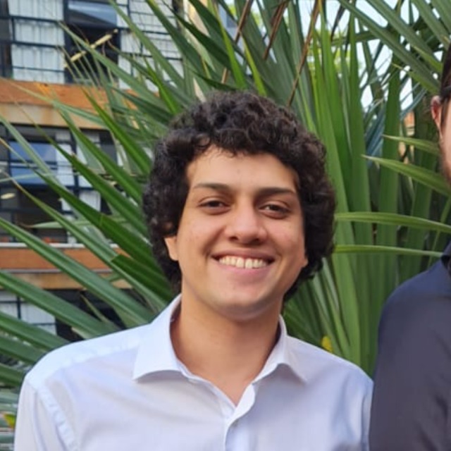 Frontal picture of Edison Aguiar